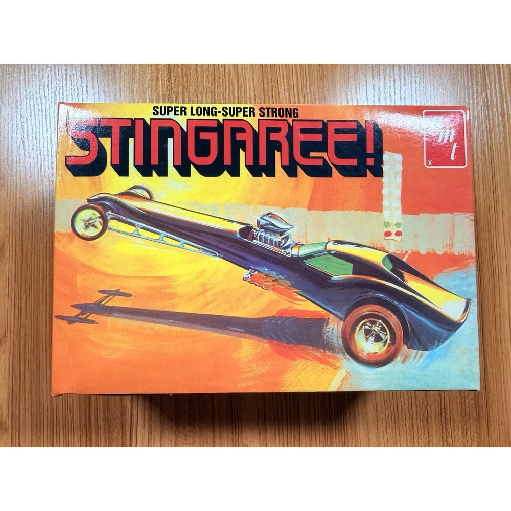 AMT Stingaree 1/25 Scale Model Kit Auto World Round 2 Showrod Revival 38664